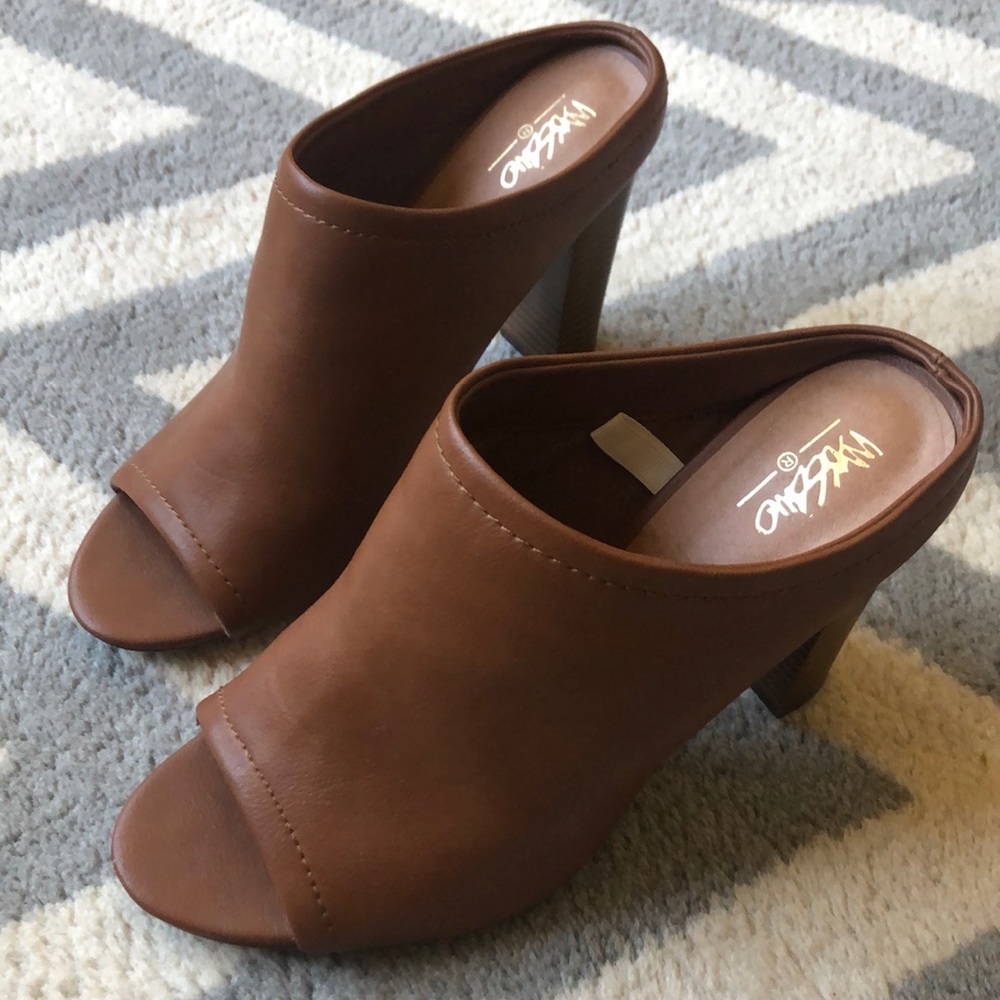 Chestnut brown “leather” heel /sandal  👡